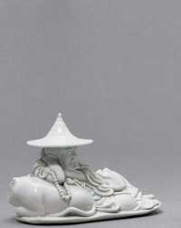 19 20世纪早期 德化系白瓷伏虎罗汉像